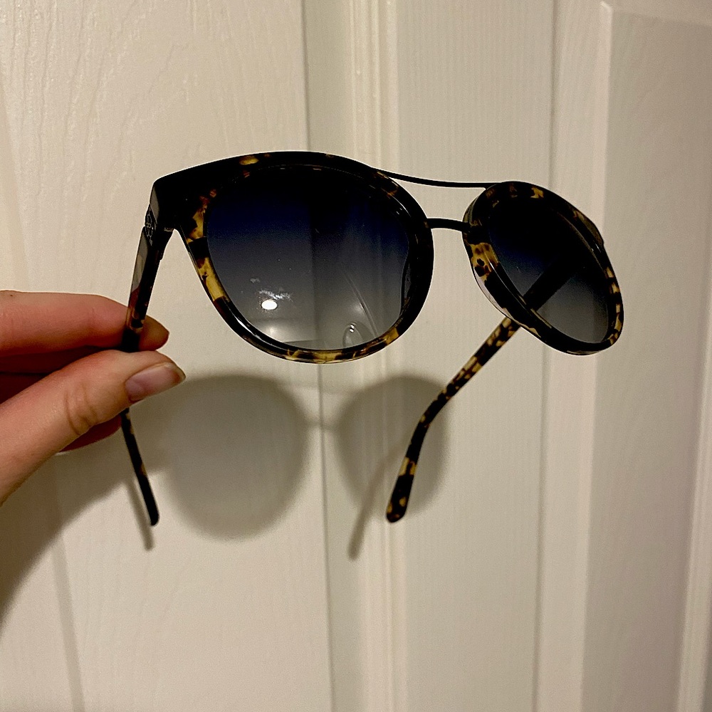 ANN TAYLOR SUNGLASSES!